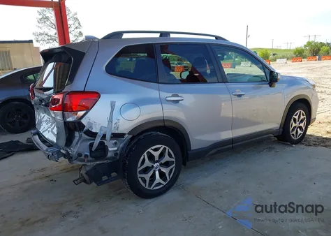 2021 Subaru Forester Premium z USA, uszkodzony, nr VIN JF2SKAFC4MH500973